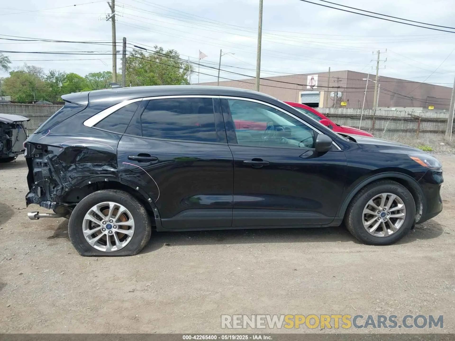 13 Photograph of a damaged car 1FMCU0G6XNUA47642 FORD ESCAPE 2022