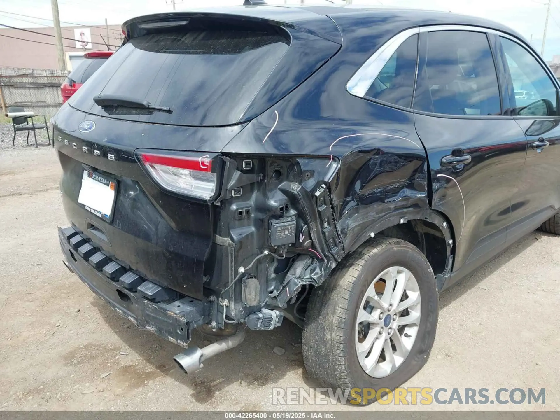 17 Photograph of a damaged car 1FMCU0G6XNUA47642 FORD ESCAPE 2022