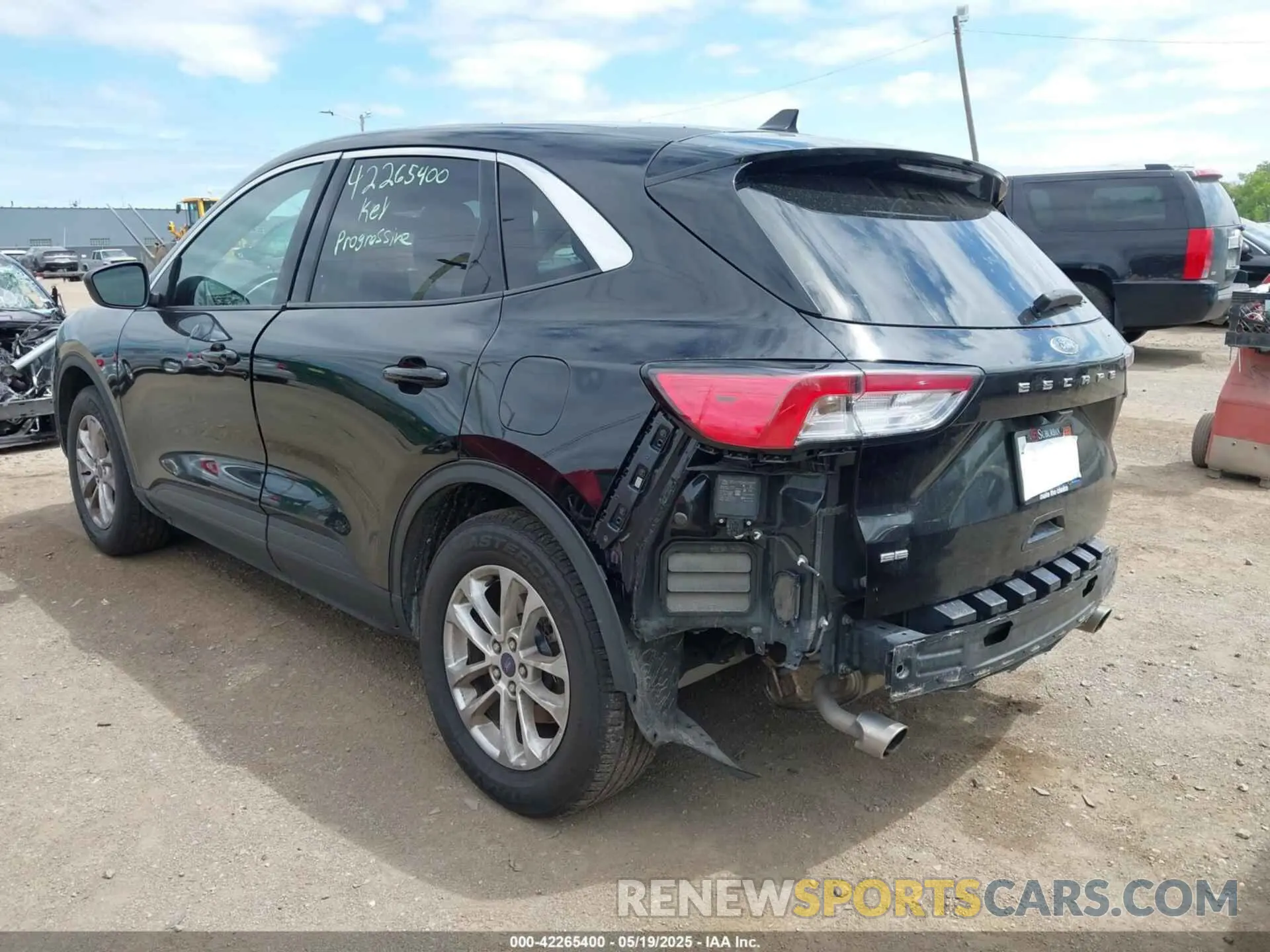3 Photograph of a damaged car 1FMCU0G6XNUA47642 FORD ESCAPE 2022