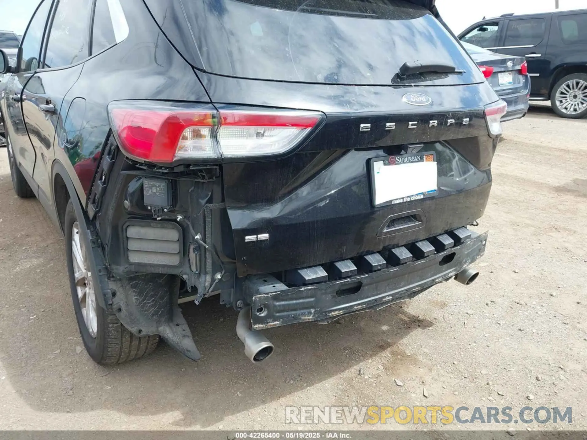 6 Photograph of a damaged car 1FMCU0G6XNUA47642 FORD ESCAPE 2022