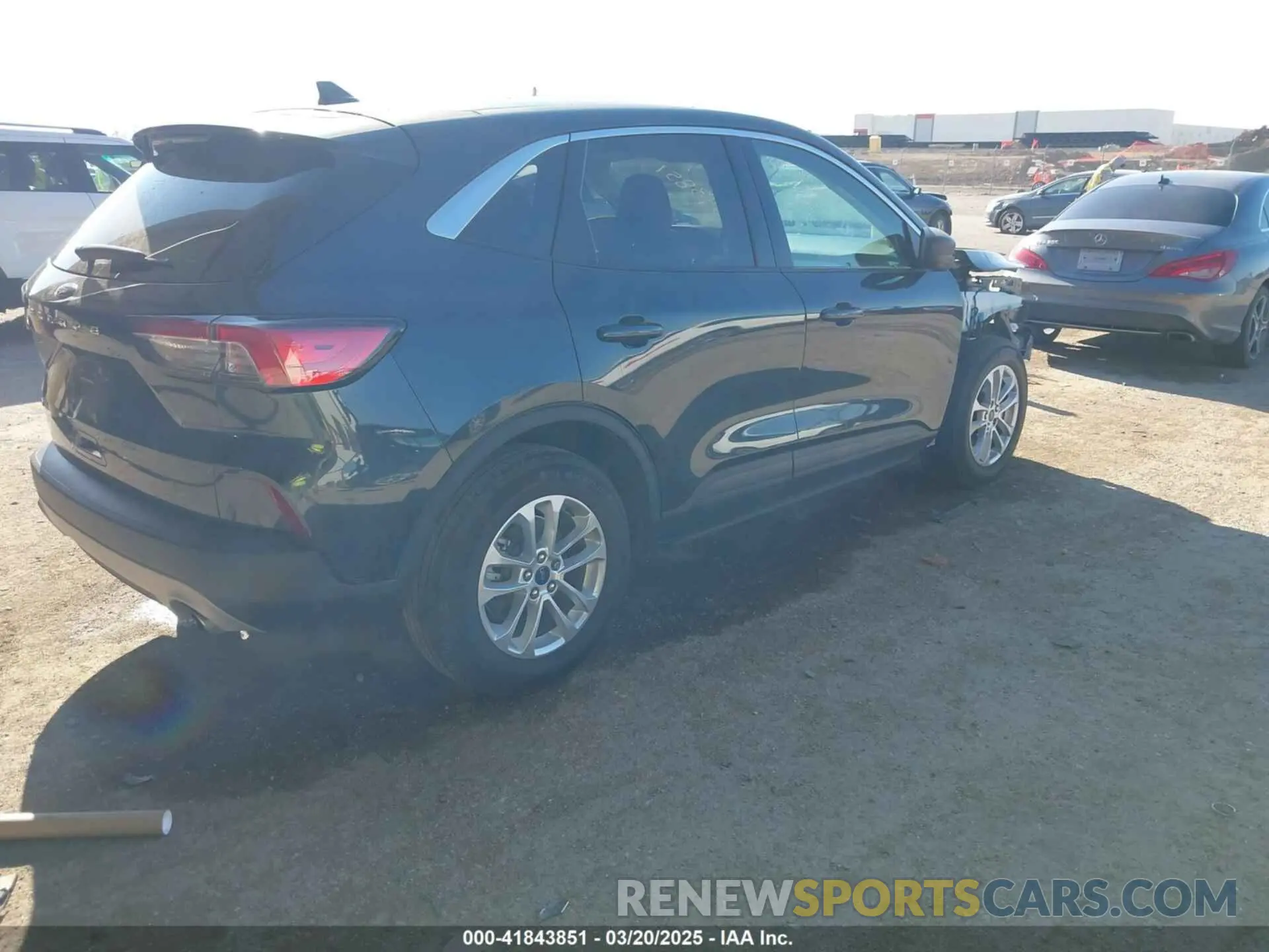 4 Photograph of a damaged car 1FMCU0G6XNUA76560 FORD ESCAPE 2022