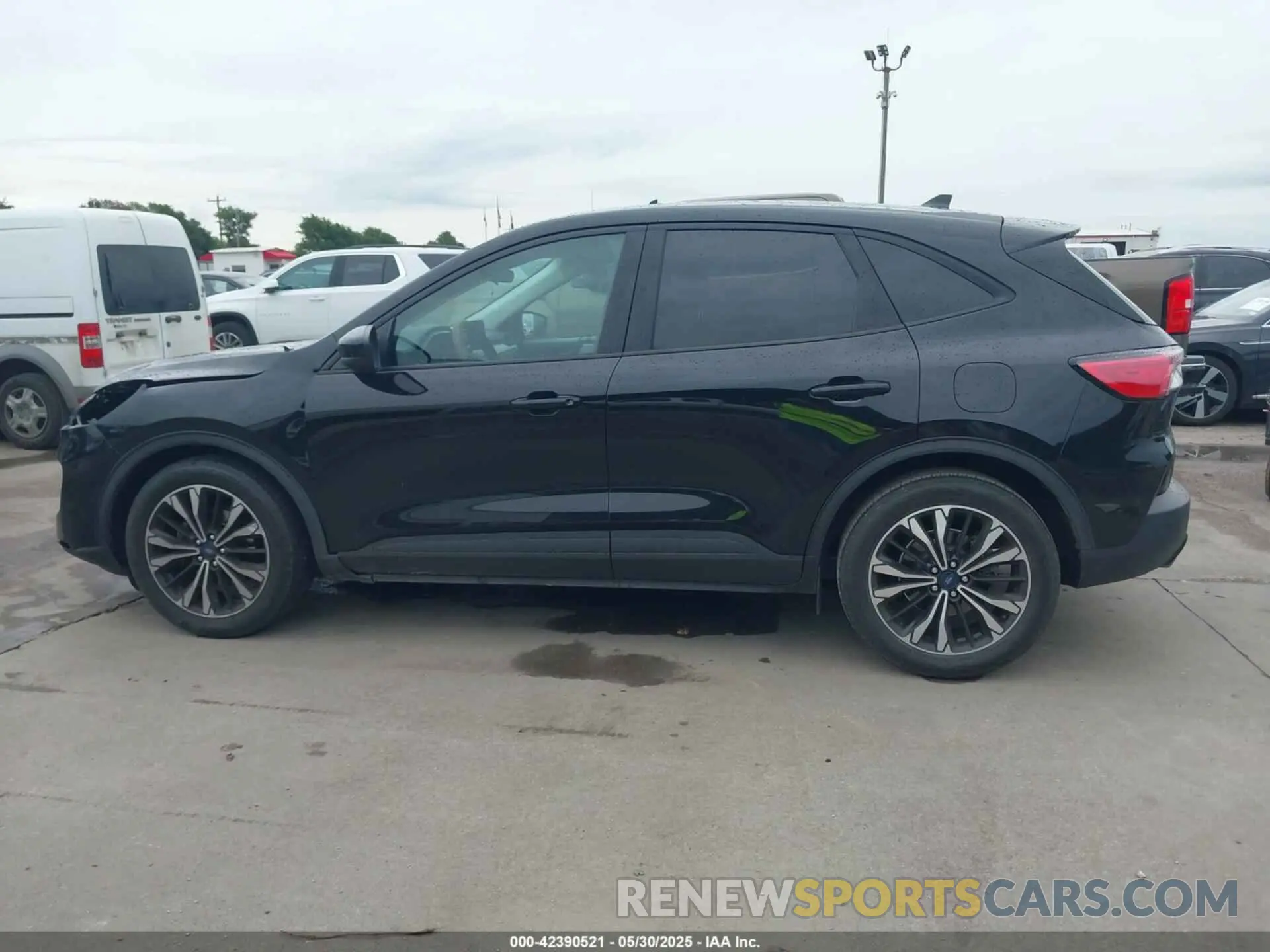 14 Photograph of a damaged car 1FMCU0G6XNUB18144 FORD ESCAPE 2022