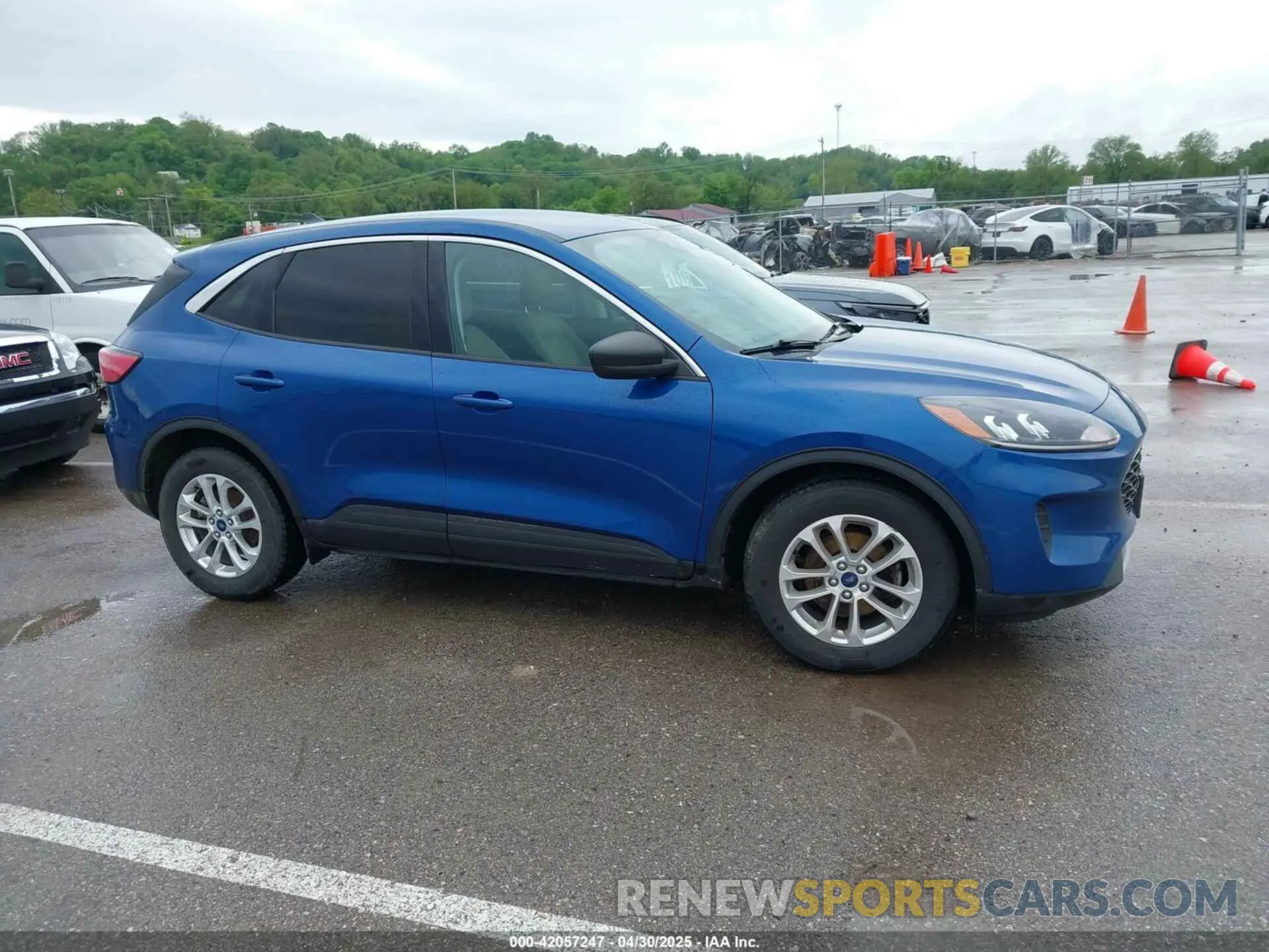 13 Photograph of a damaged car 1FMCU0G6XNUB39141 FORD ESCAPE 2022