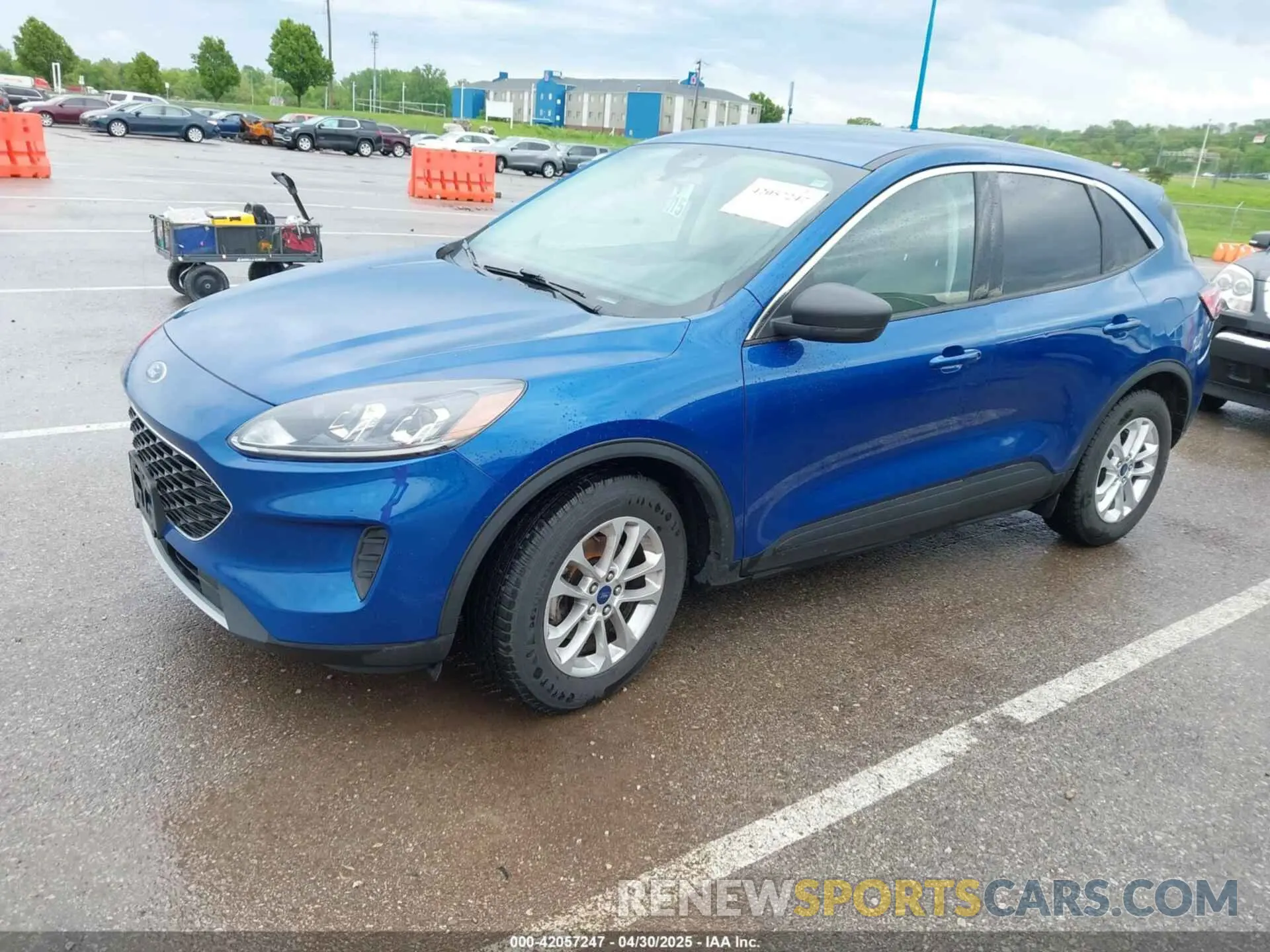 2 Photograph of a damaged car 1FMCU0G6XNUB39141 FORD ESCAPE 2022