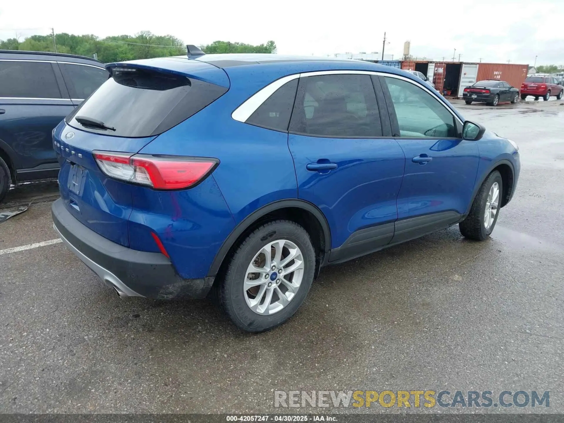 4 Photograph of a damaged car 1FMCU0G6XNUB39141 FORD ESCAPE 2022