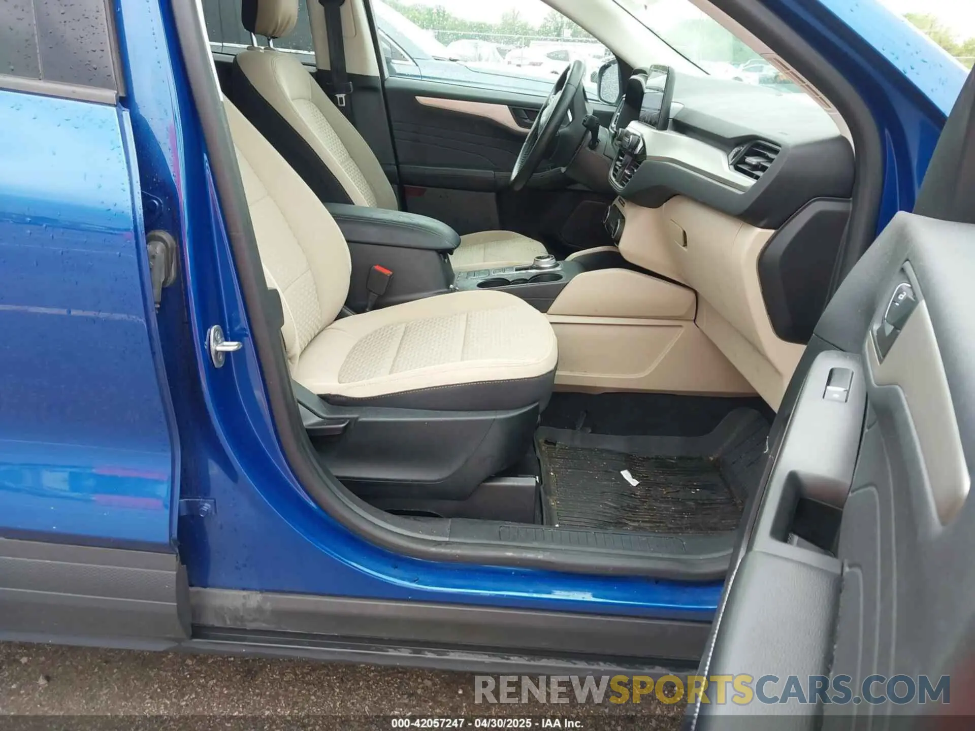 5 Photograph of a damaged car 1FMCU0G6XNUB39141 FORD ESCAPE 2022