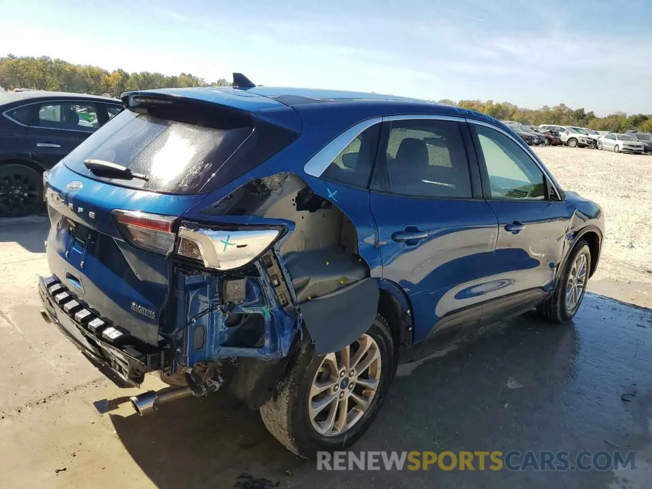 3 Photograph of a damaged car 1FMCU0G6XNUB63214 FORD ESCAPE 2022
