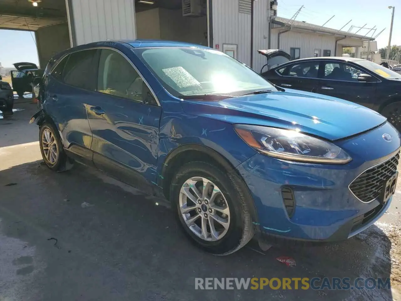 4 Photograph of a damaged car 1FMCU0G6XNUB63214 FORD ESCAPE 2022