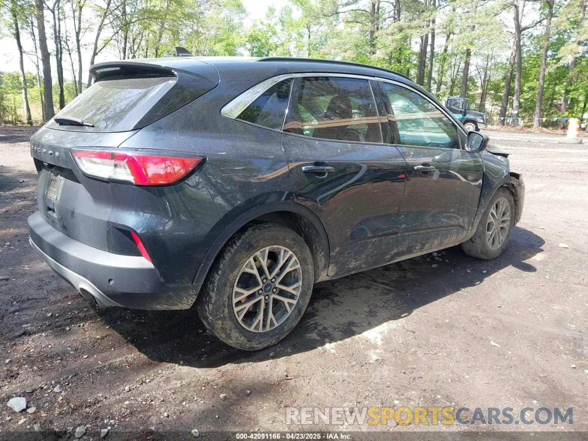 4 Photograph of a damaged car 1FMCU0H60NUA07052 FORD ESCAPE 2022