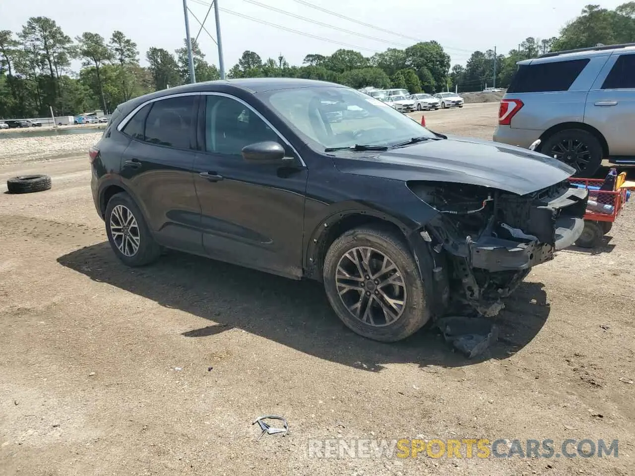 4 Photograph of a damaged car 1FMCU0H60NUA66182 FORD ESCAPE 2022