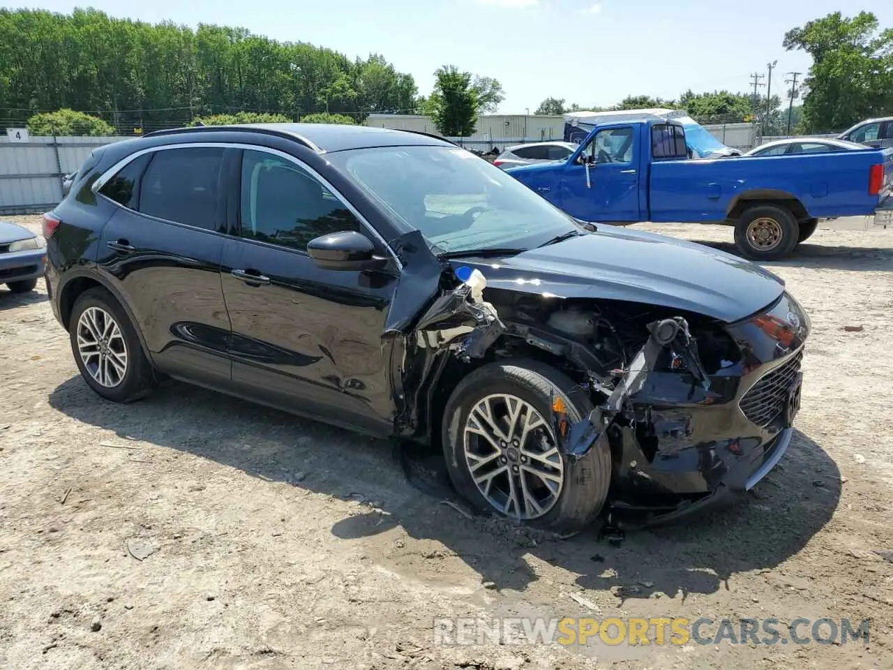 4 Photograph of a damaged car 1FMCU0H60NUB30124 FORD ESCAPE 2022