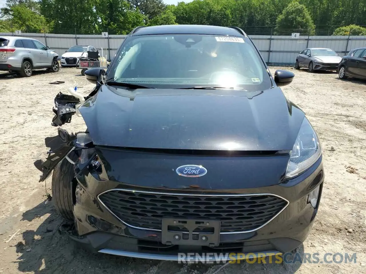 5 Photograph of a damaged car 1FMCU0H60NUB30124 FORD ESCAPE 2022