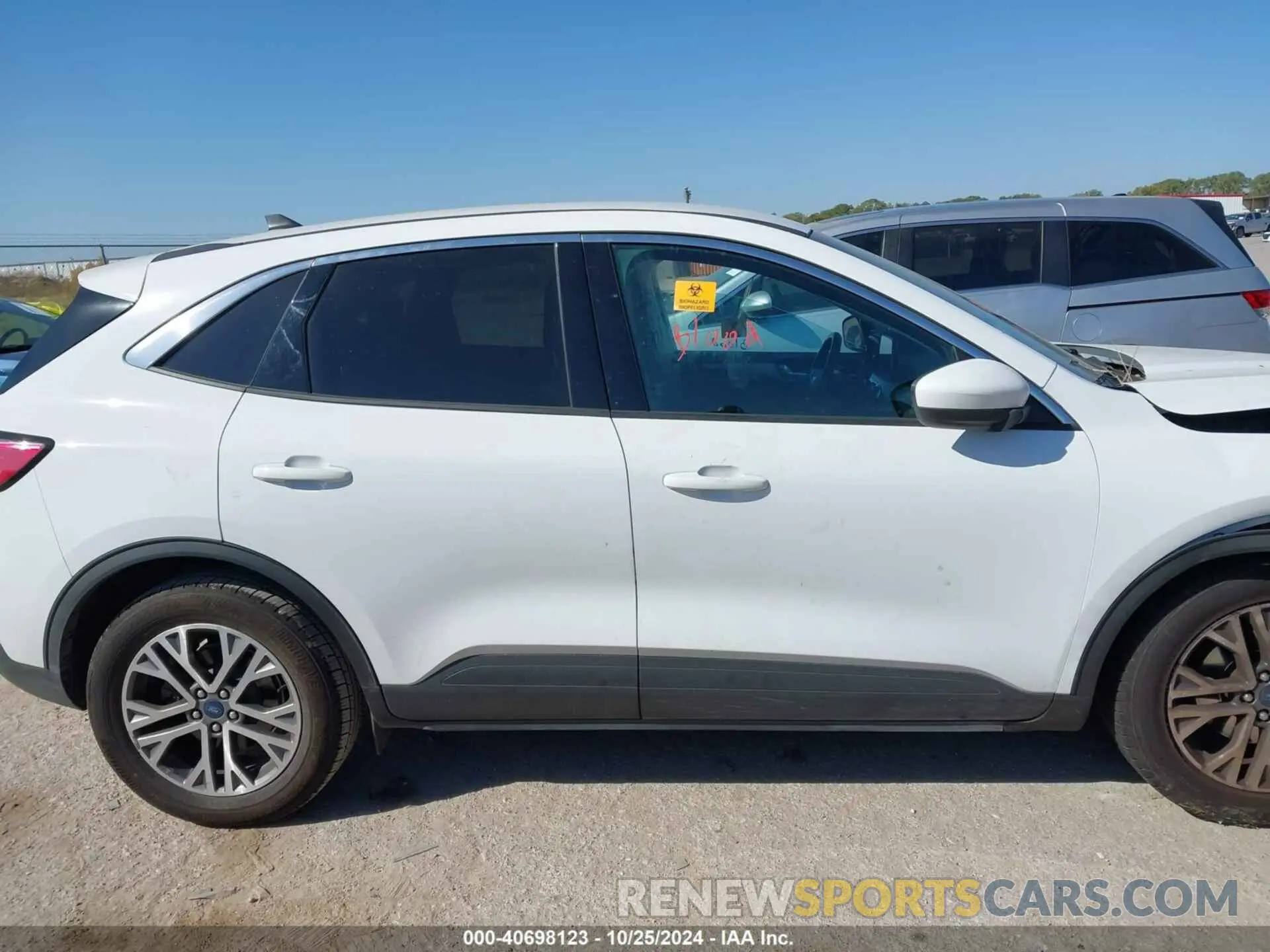 13 Photograph of a damaged car 1FMCU0H61NUA21123 FORD ESCAPE 2022