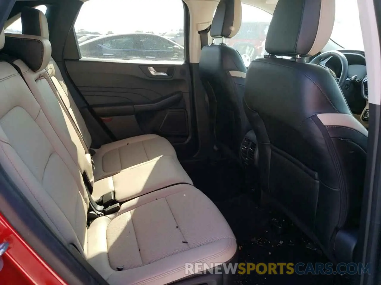 11 Photograph of a damaged car 1FMCU0H61NUA28718 FORD ESCAPE 2022