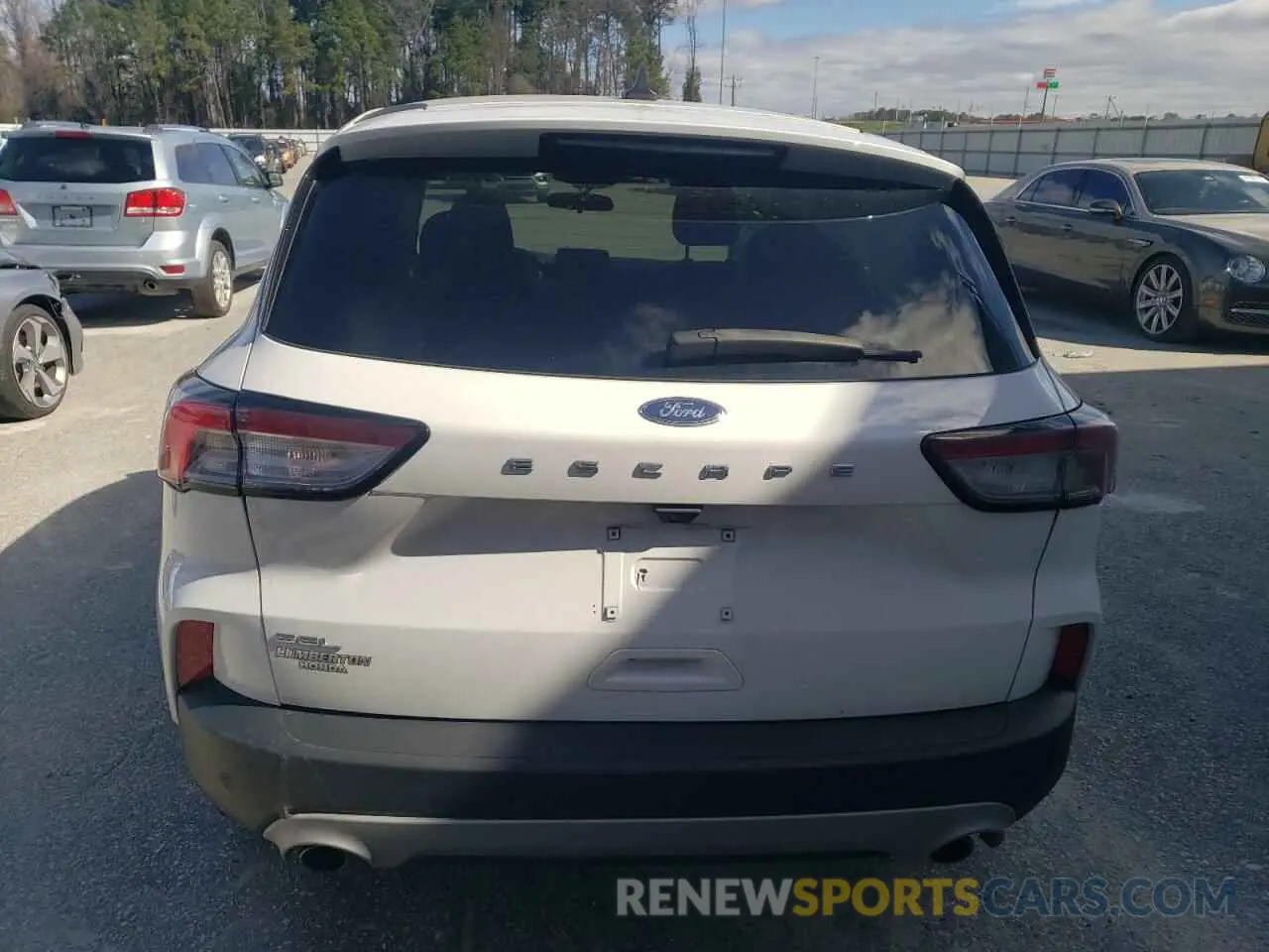 6 Photograph of a damaged car 1FMCU0H61NUA48080 FORD ESCAPE 2022