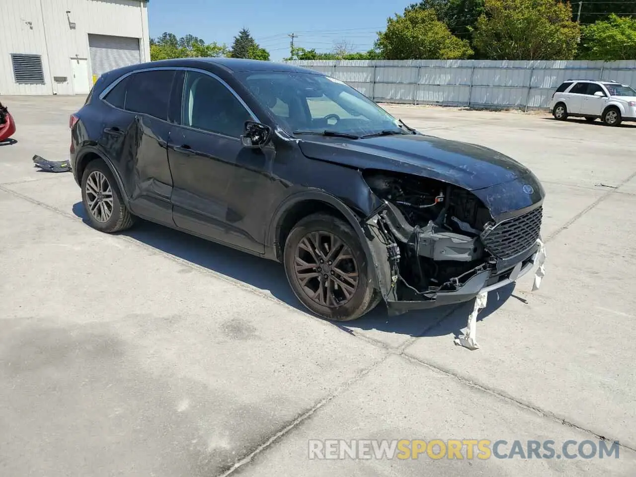 4 Photograph of a damaged car 1FMCU0H61NUA65994 FORD ESCAPE 2022
