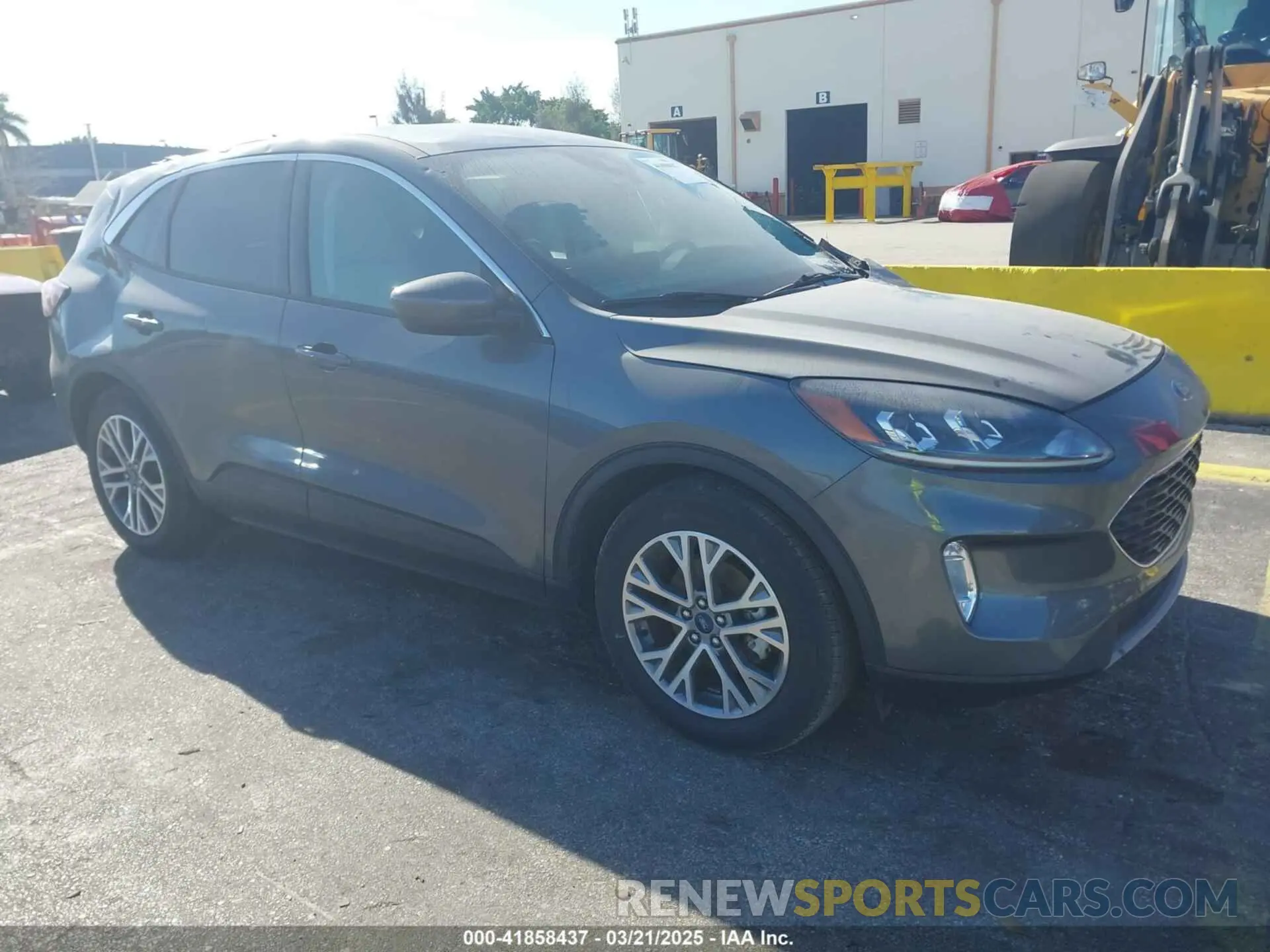 1 Photograph of a damaged car 1FMCU0H61NUB35798 FORD ESCAPE 2022