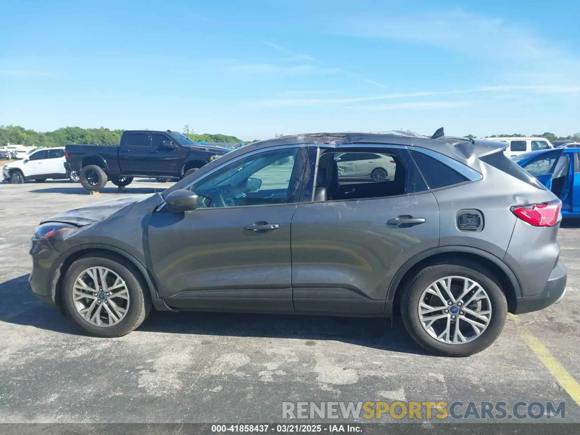 14 Photograph of a damaged car 1FMCU0H61NUB35798 FORD ESCAPE 2022