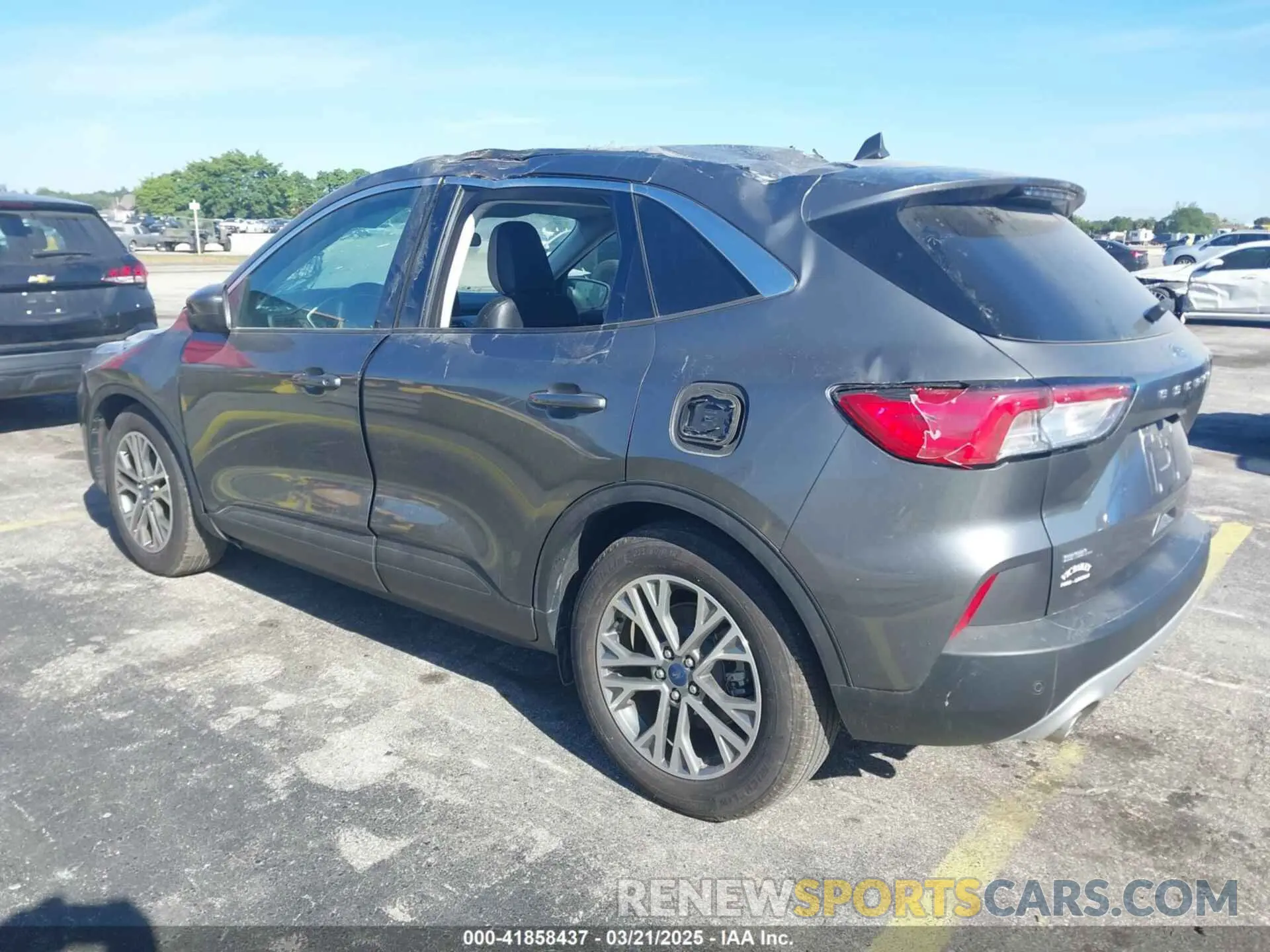 3 Photograph of a damaged car 1FMCU0H61NUB35798 FORD ESCAPE 2022