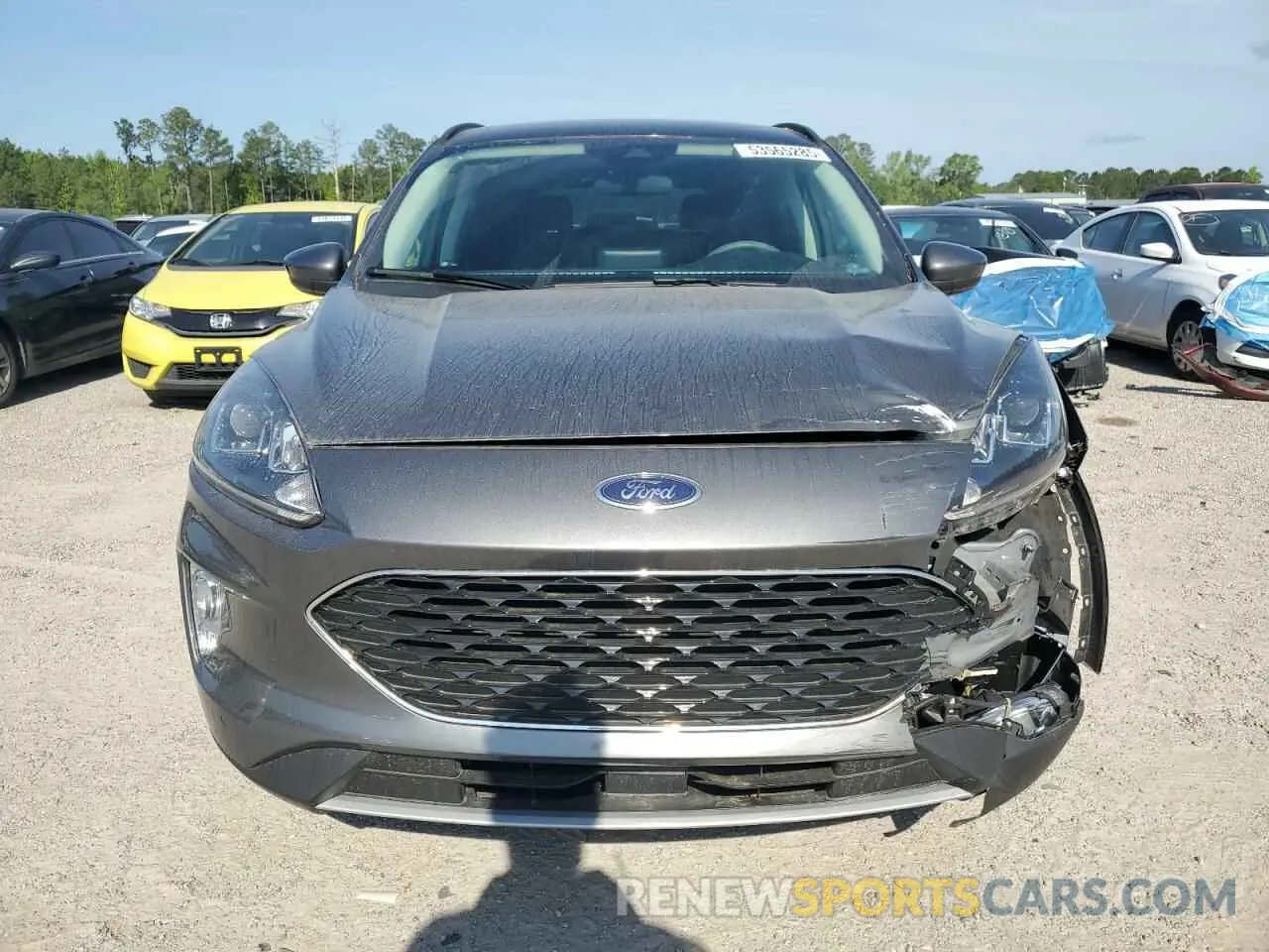 5 Photograph of a damaged car 1FMCU0H61NUB63956 FORD ESCAPE 2022