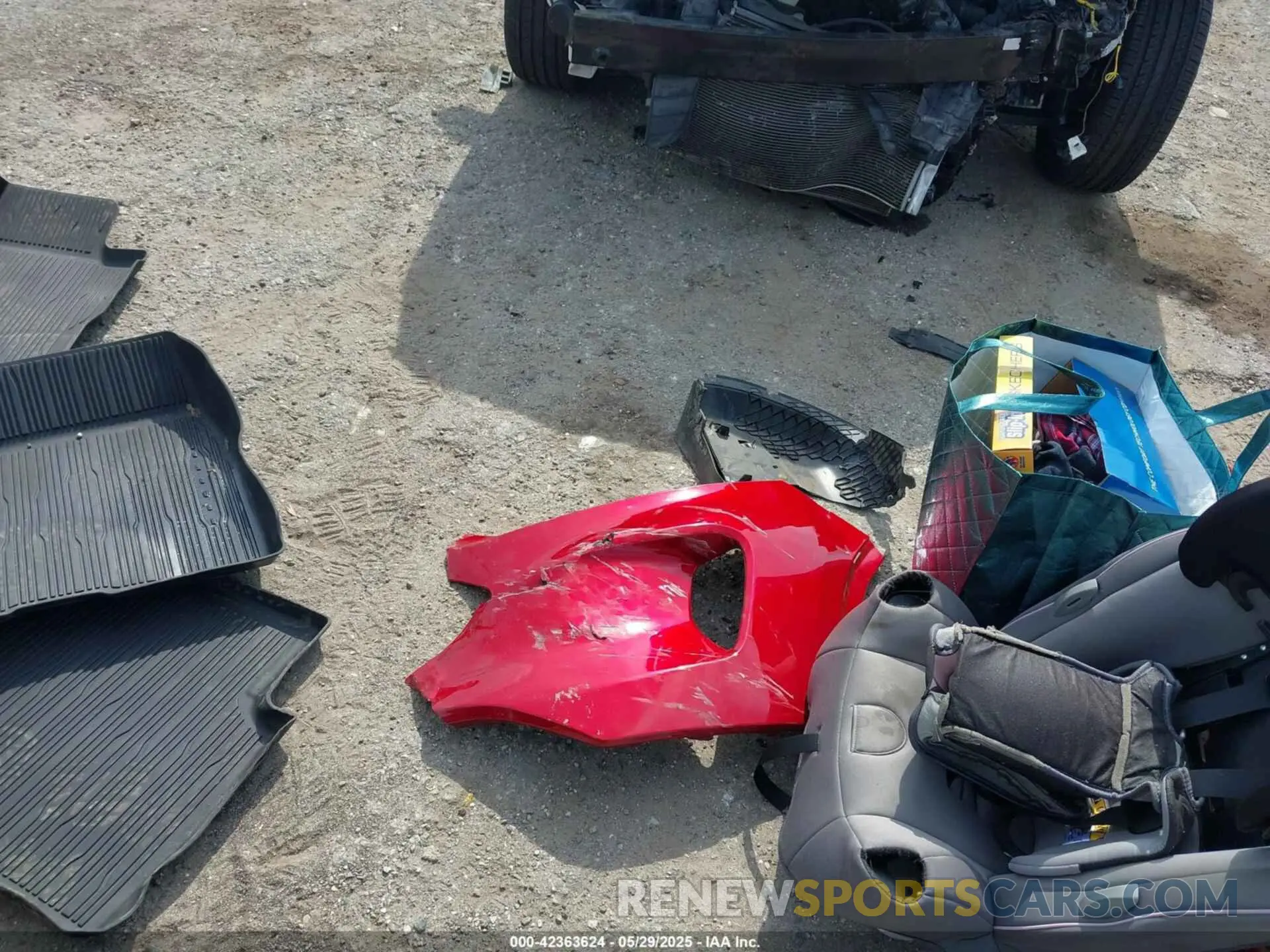12 Photograph of a damaged car 1FMCU0H62NUA53837 FORD ESCAPE 2022