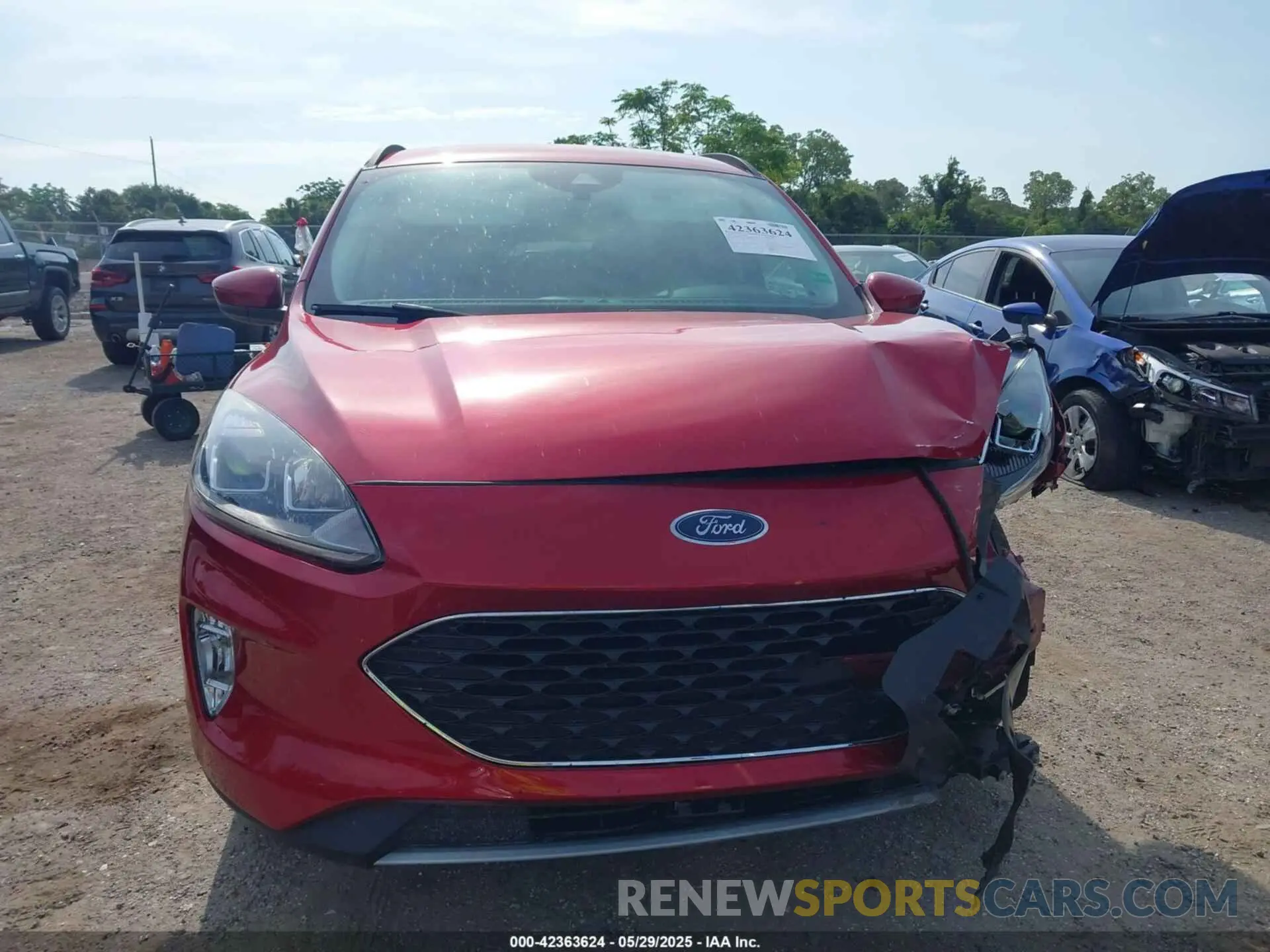 13 Photograph of a damaged car 1FMCU0H62NUA53837 FORD ESCAPE 2022