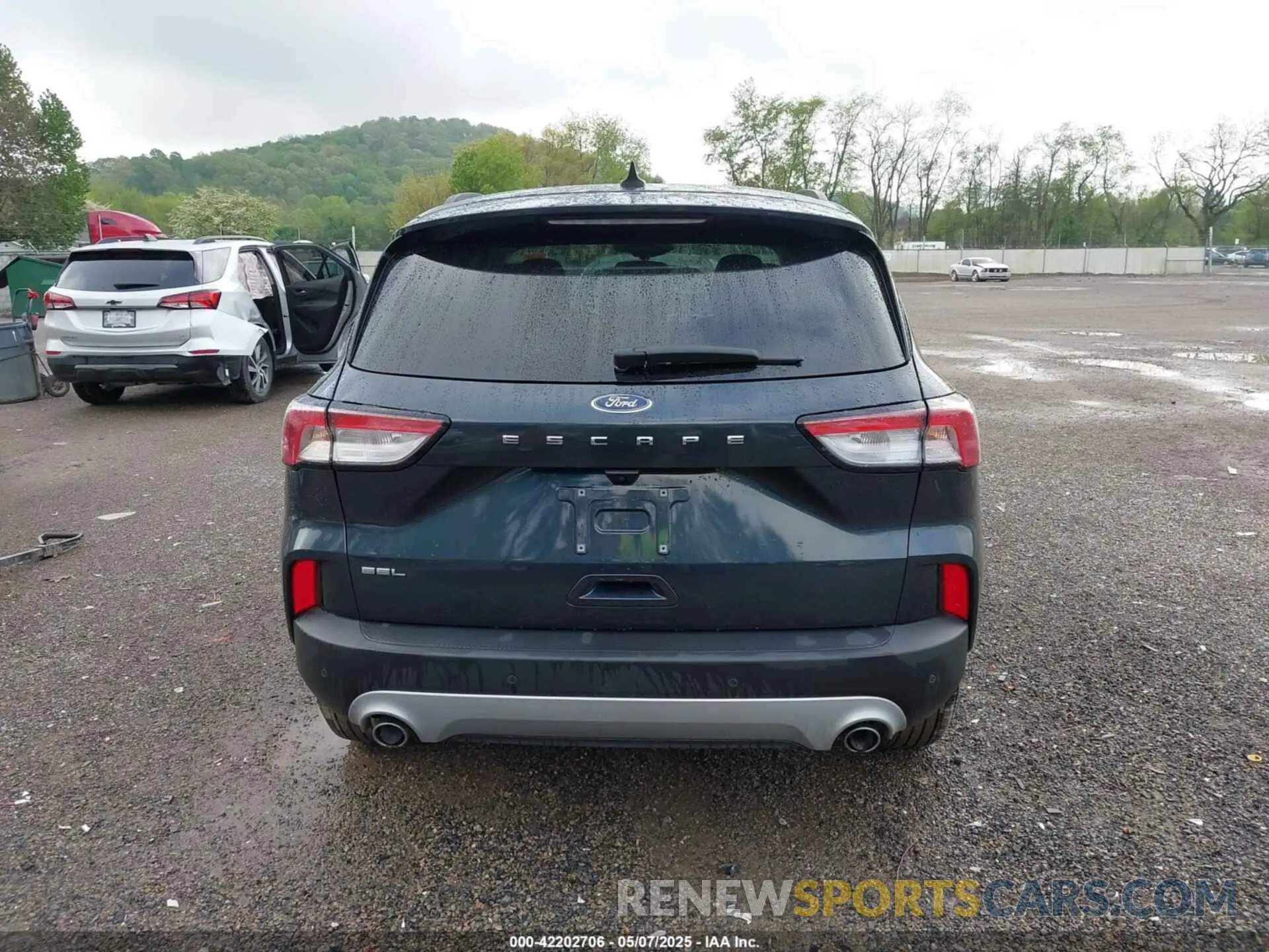 16 Photograph of a damaged car 1FMCU0H62NUB84864 FORD ESCAPE 2022