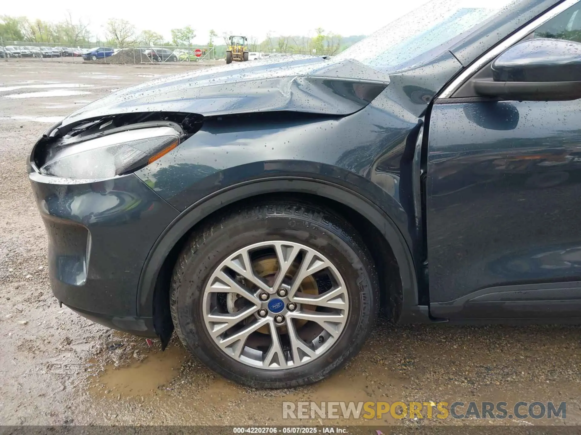 18 Photograph of a damaged car 1FMCU0H62NUB84864 FORD ESCAPE 2022