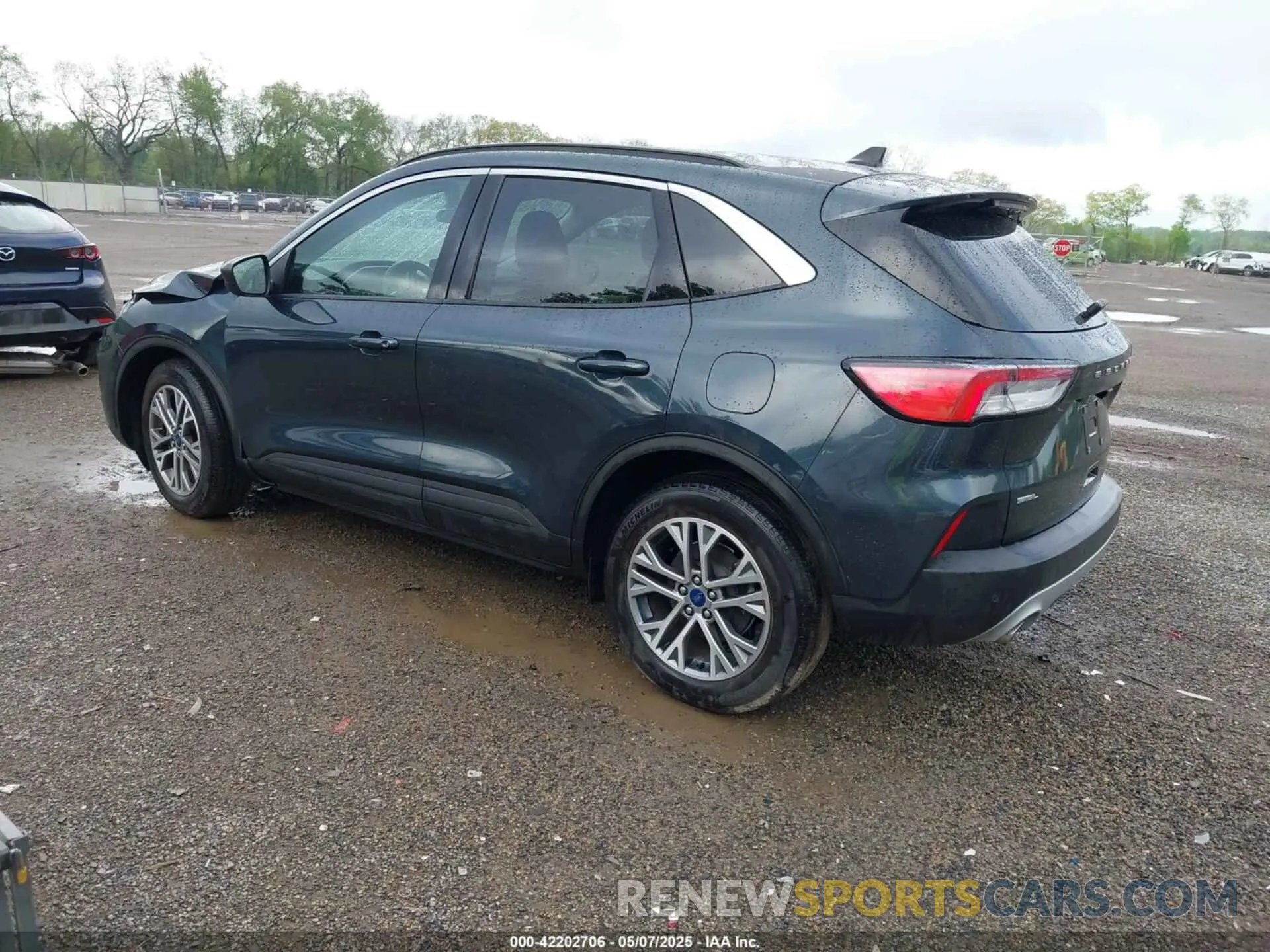3 Photograph of a damaged car 1FMCU0H62NUB84864 FORD ESCAPE 2022