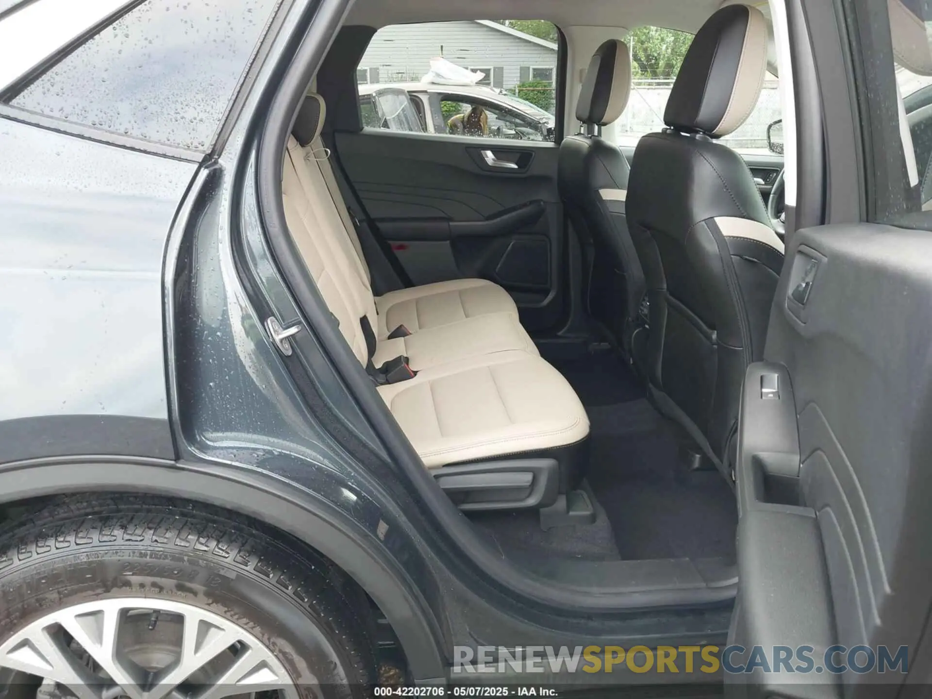 8 Photograph of a damaged car 1FMCU0H62NUB84864 FORD ESCAPE 2022