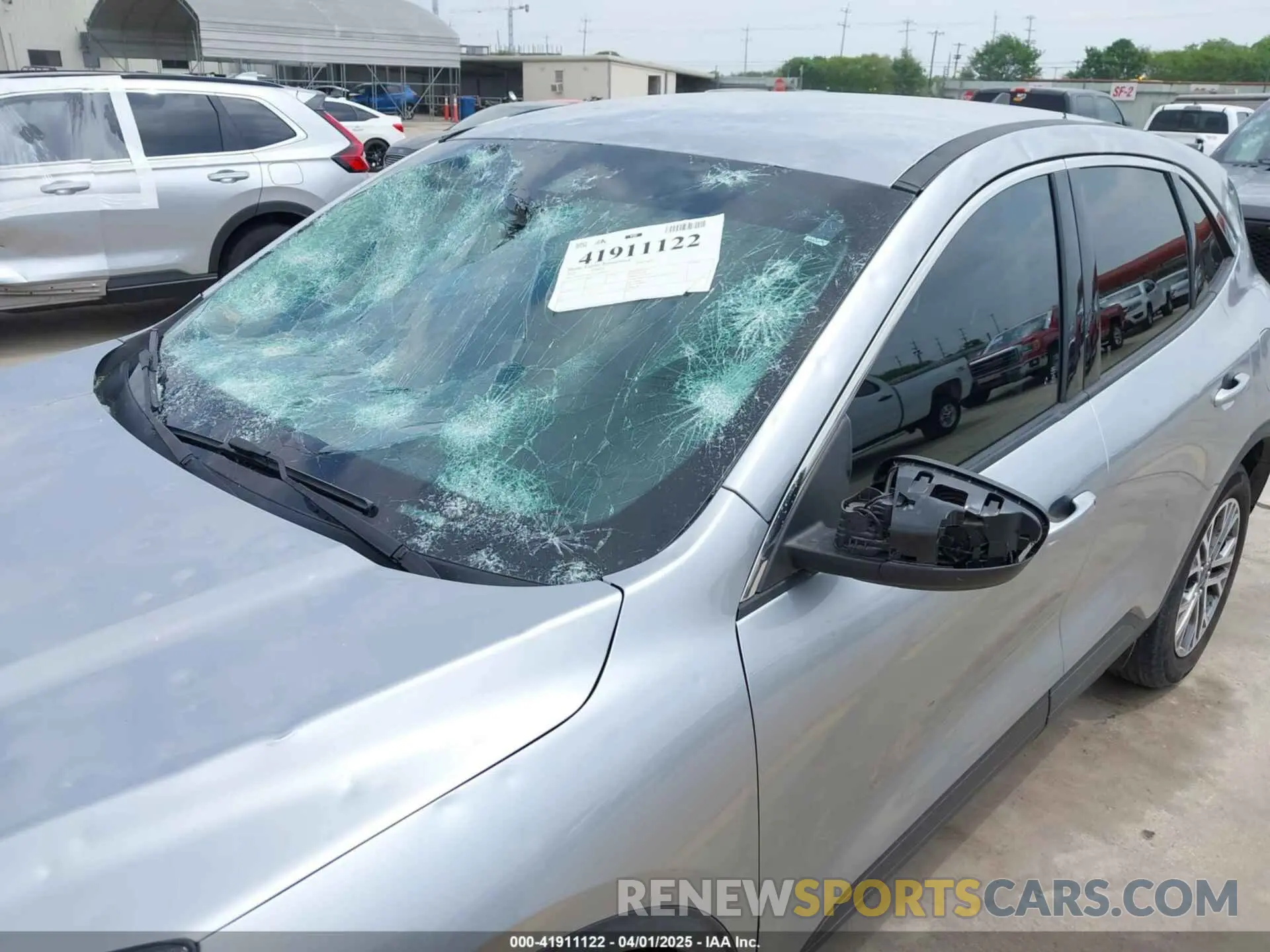 17 Photograph of a damaged car 1FMCU0H64NUA09189 FORD ESCAPE 2022