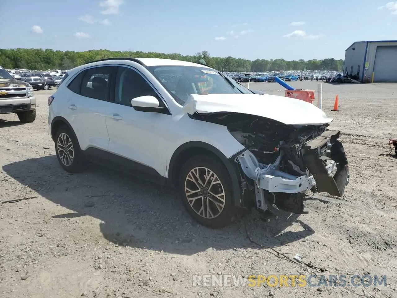 4 Photograph of a damaged car 1FMCU0H64NUB09454 FORD ESCAPE 2022