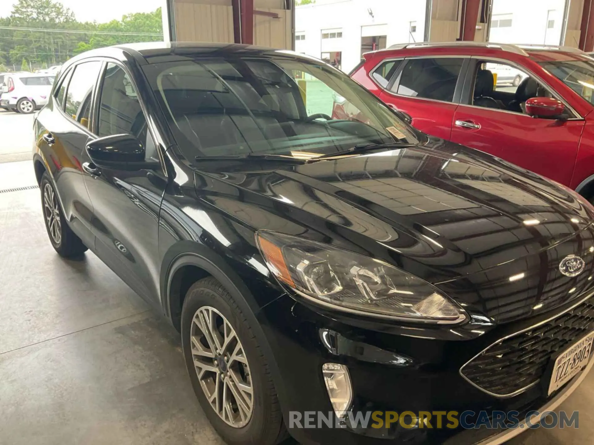 8 Photograph of a damaged car 1FMCU0H64NUB35794 FORD ESCAPE 2022