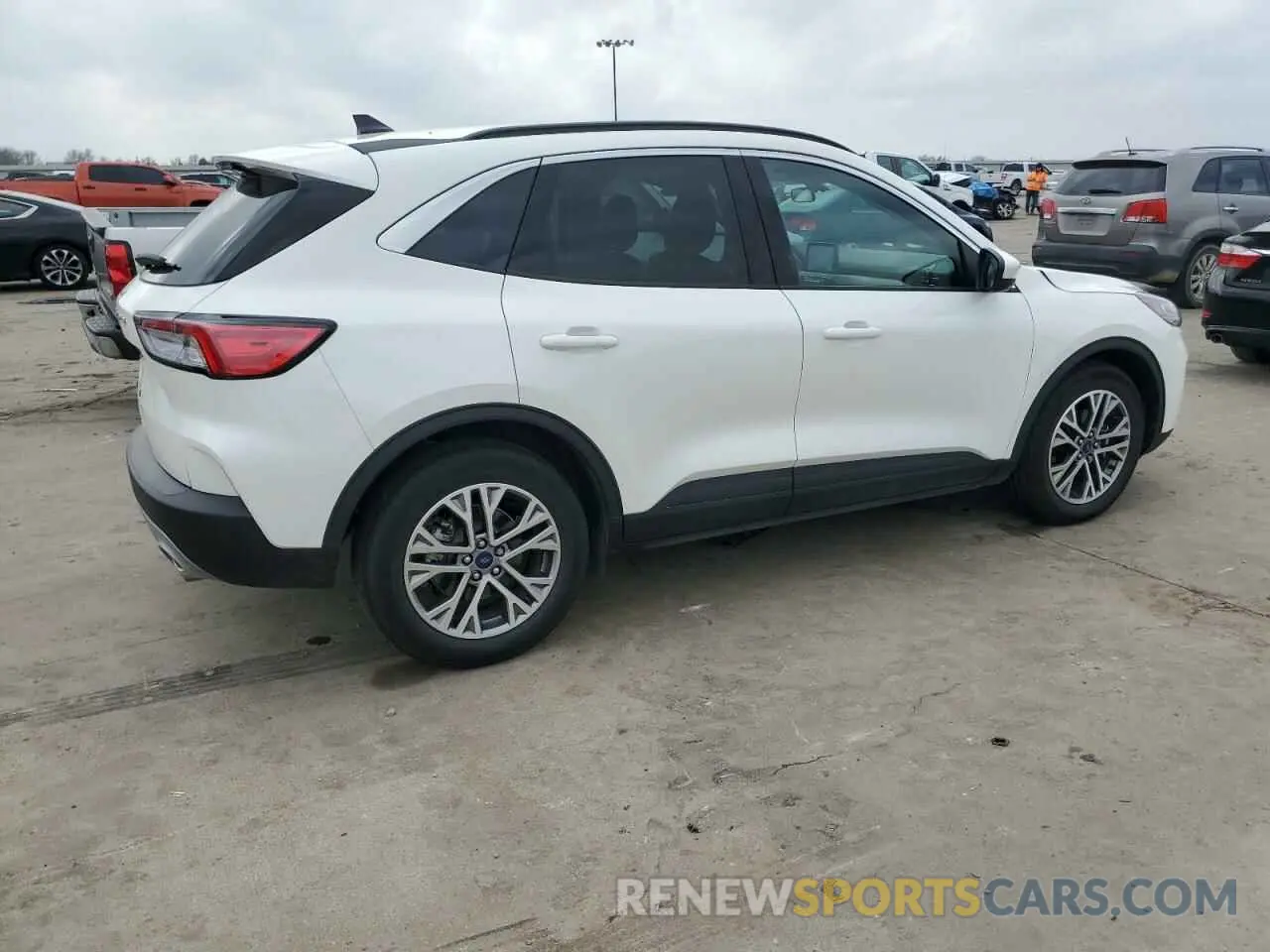 3 Photograph of a damaged car 1FMCU0H65NUB92666 FORD ESCAPE 2022