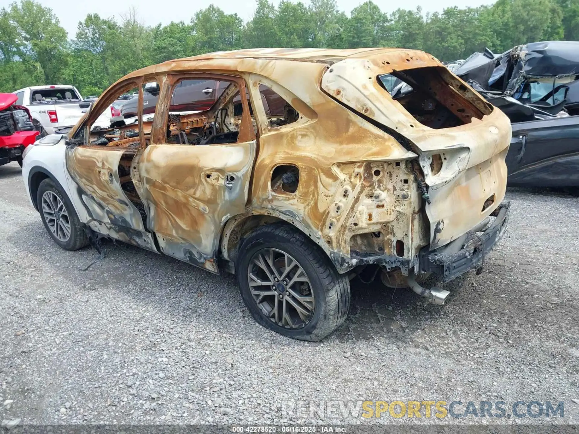 3 Photograph of a damaged car 1FMCU0H66NUA84198 FORD ESCAPE 2022