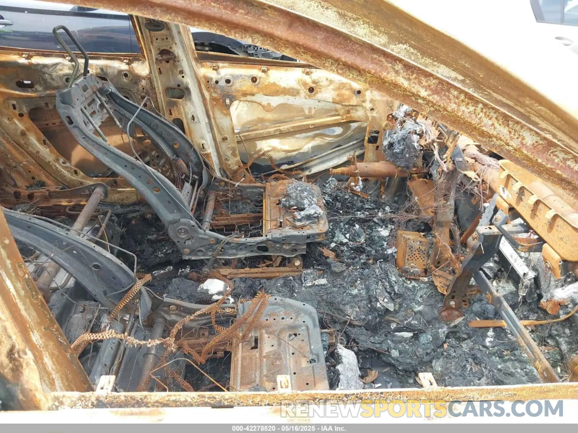 5 Photograph of a damaged car 1FMCU0H66NUA84198 FORD ESCAPE 2022
