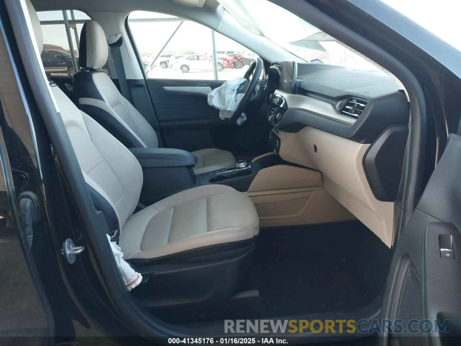 5 Photograph of a damaged car 1FMCU0H67NUA10269 FORD ESCAPE 2022