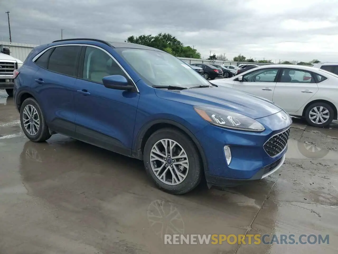 4 Photograph of a damaged car 1FMCU0H67NUA79320 FORD ESCAPE 2022