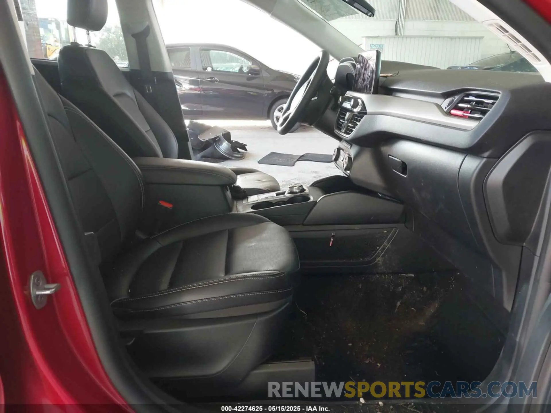 5 Photograph of a damaged car 1FMCU0H67NUA82153 FORD ESCAPE 2022
