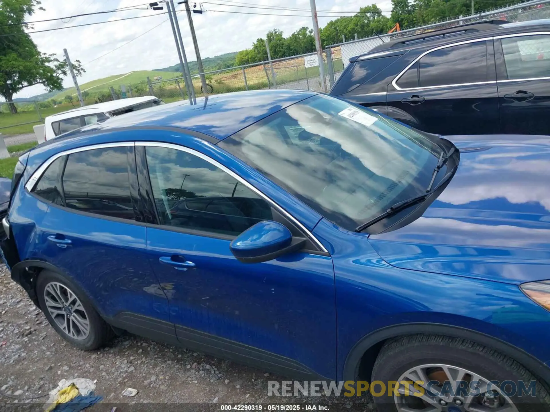 13 Photograph of a damaged car 1FMCU0H67NUB80874 FORD ESCAPE 2022