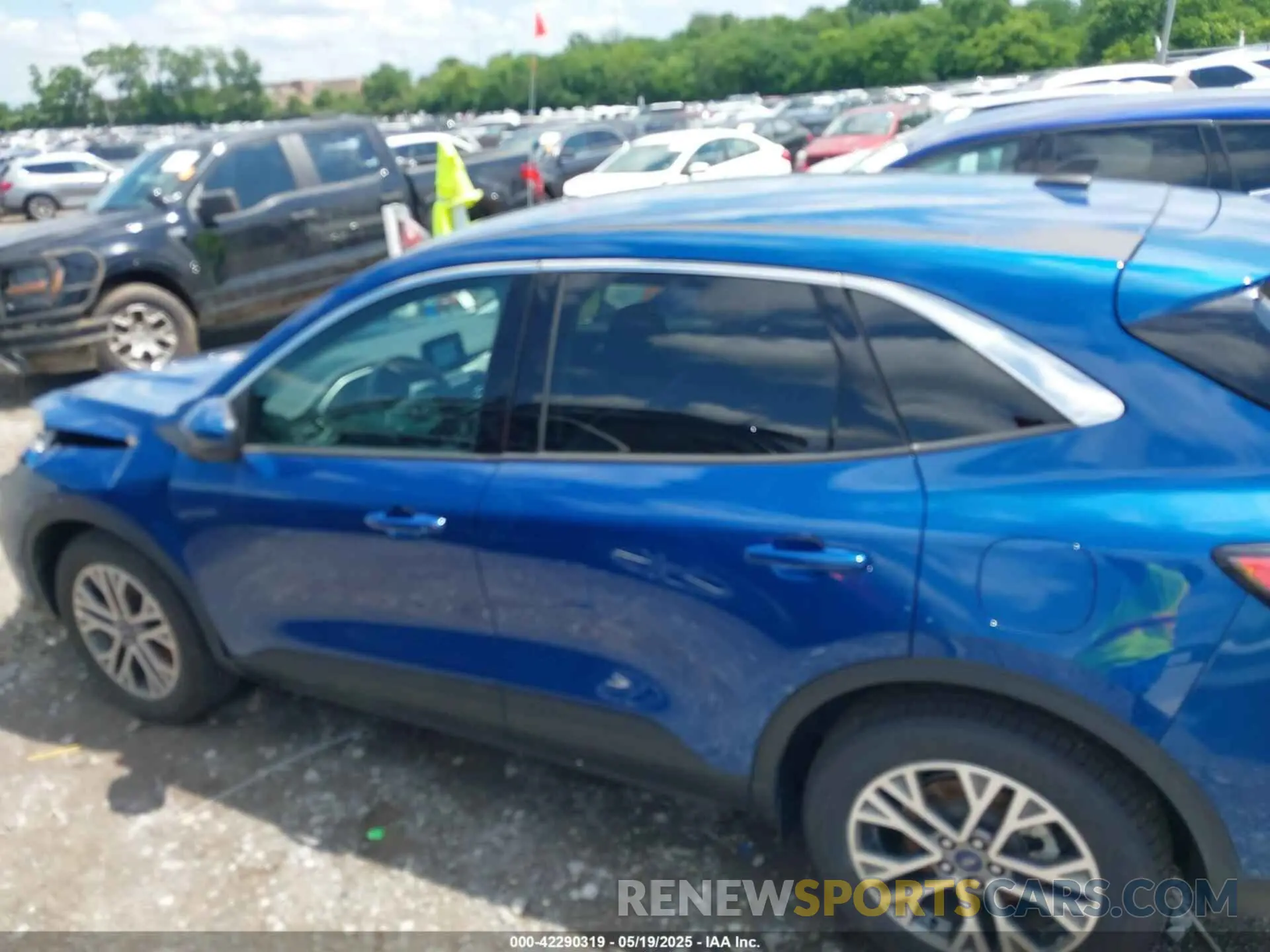 14 Photograph of a damaged car 1FMCU0H67NUB80874 FORD ESCAPE 2022