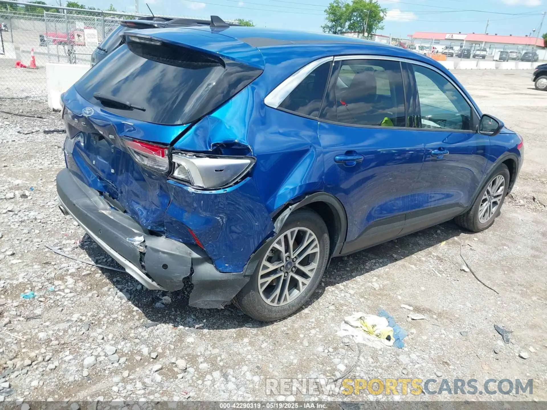 4 Photograph of a damaged car 1FMCU0H67NUB80874 FORD ESCAPE 2022
