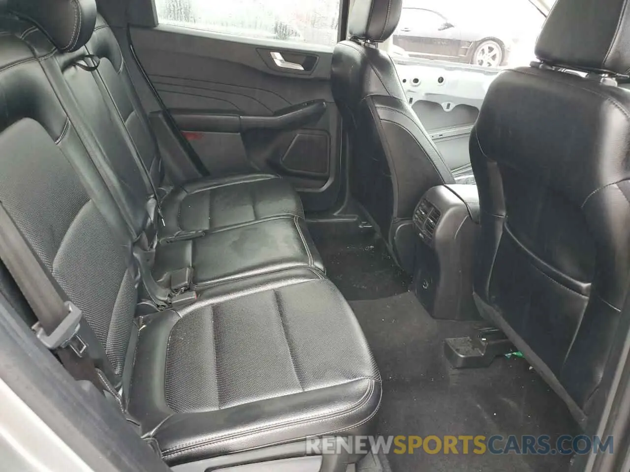 11 Photograph of a damaged car 1FMCU0H68NUA70609 FORD ESCAPE 2022