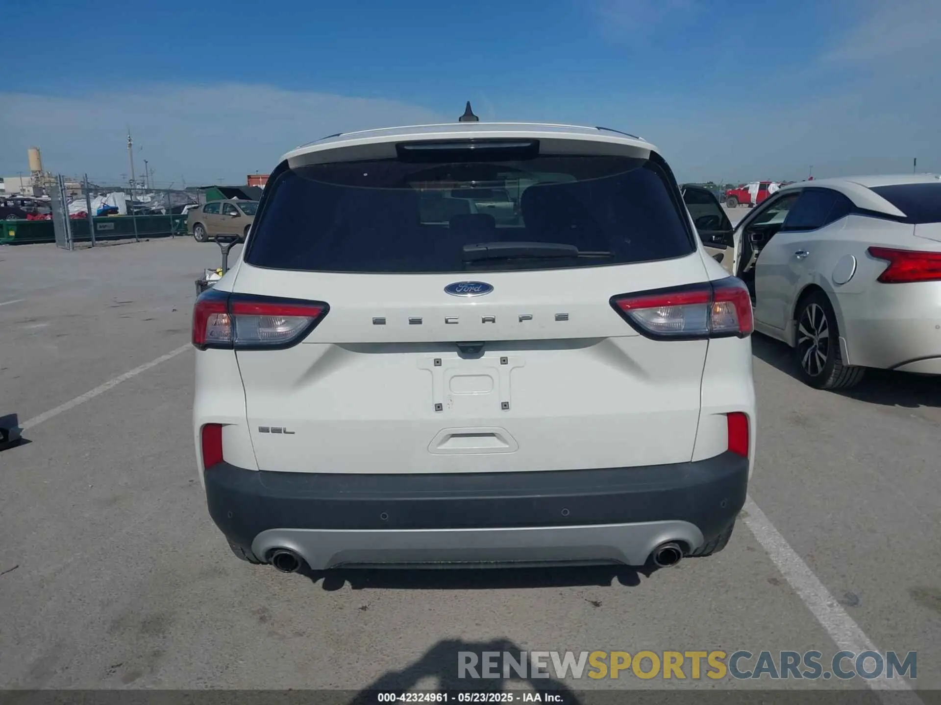 15 Photograph of a damaged car 1FMCU0H69NUA38851 FORD ESCAPE 2022