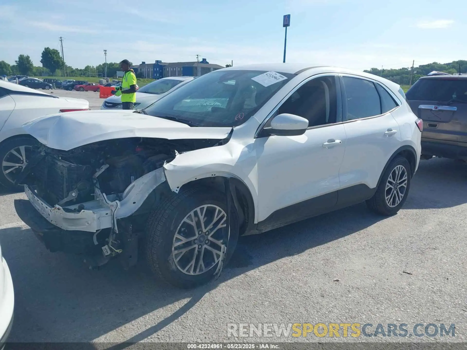 2 Photograph of a damaged car 1FMCU0H69NUA38851 FORD ESCAPE 2022