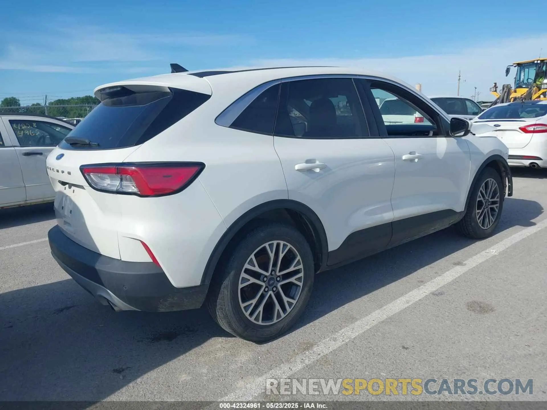 4 Photograph of a damaged car 1FMCU0H69NUA38851 FORD ESCAPE 2022
