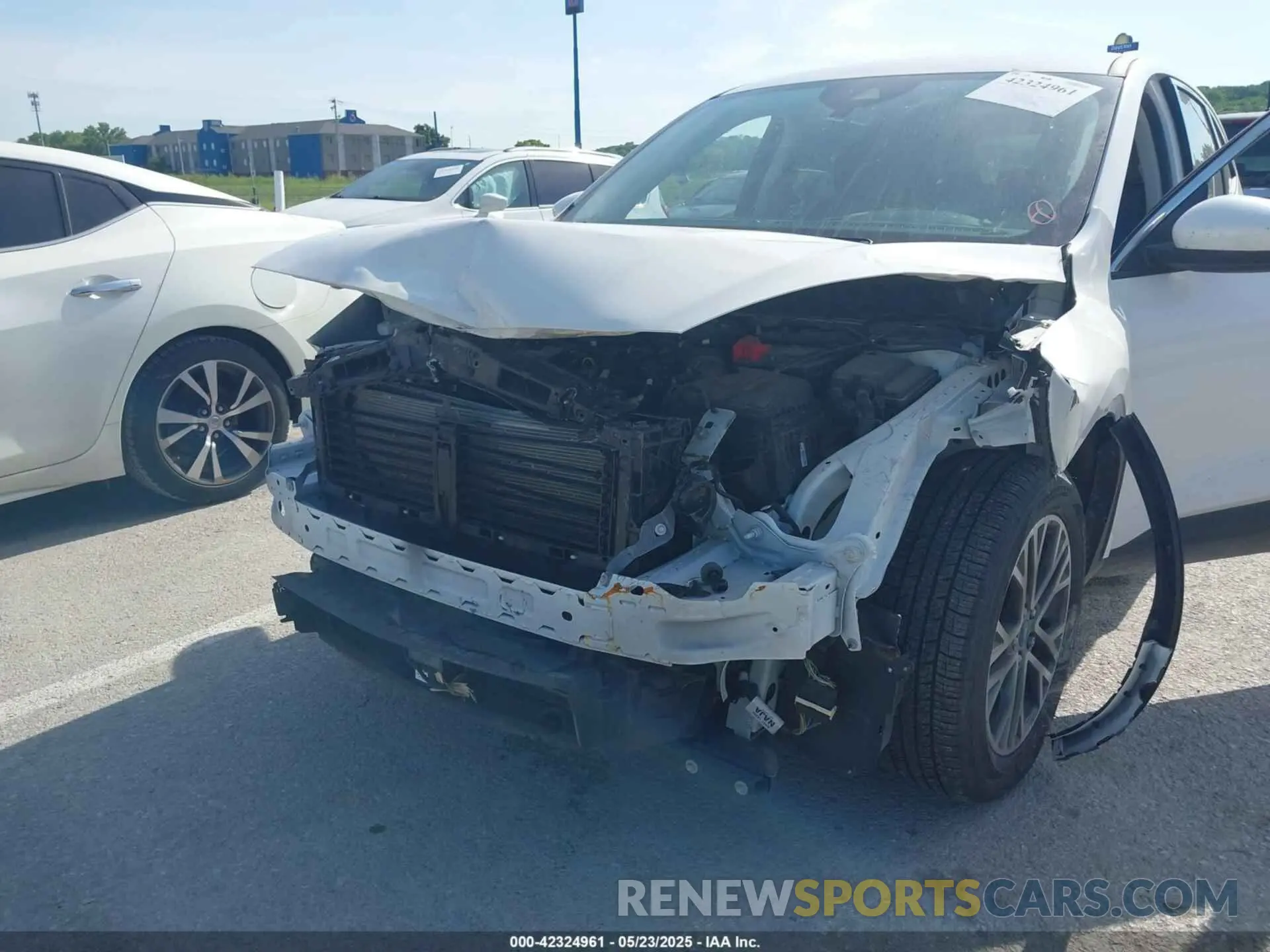 6 Photograph of a damaged car 1FMCU0H69NUA38851 FORD ESCAPE 2022