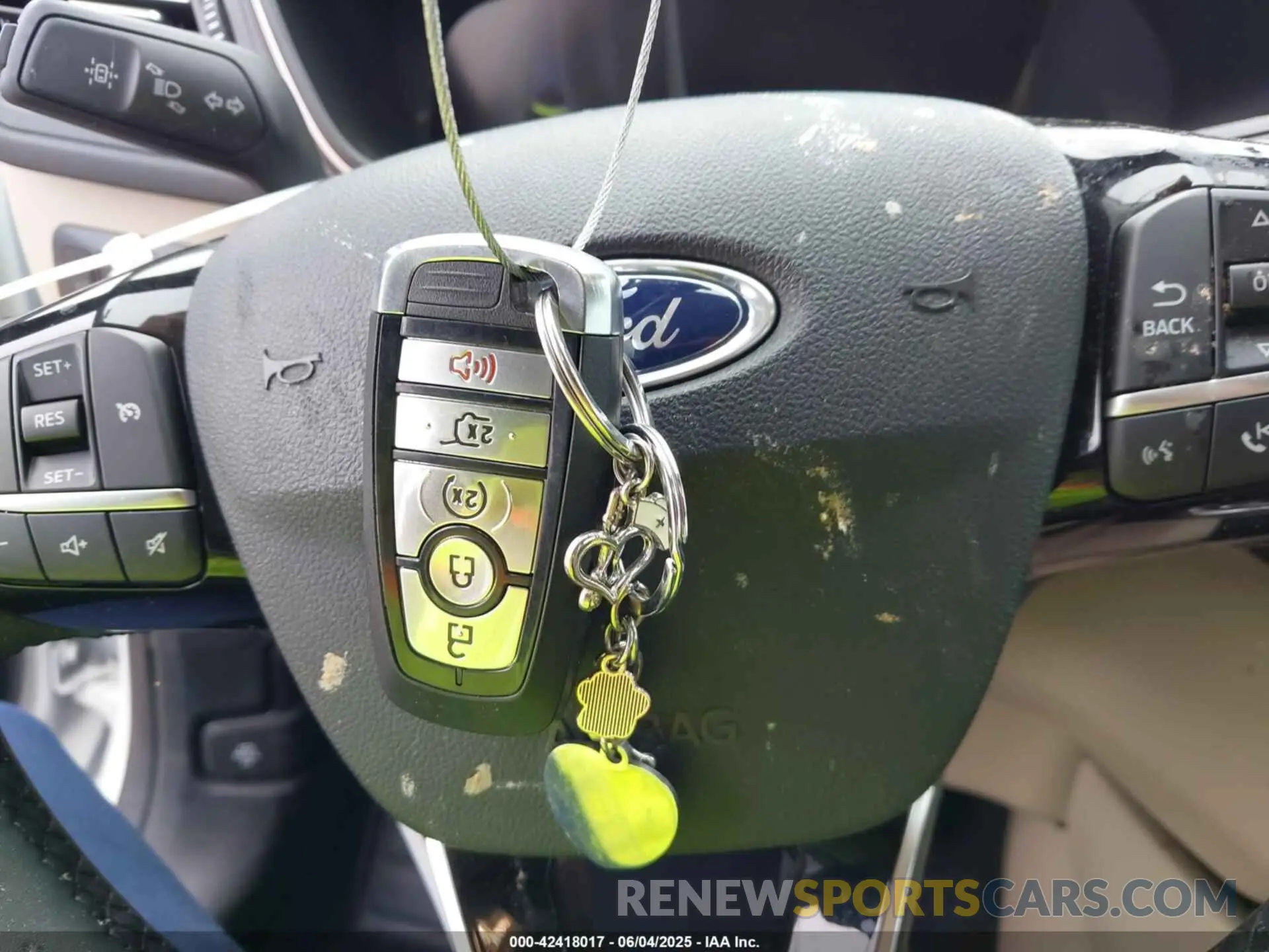 11 Photograph of a damaged car 1FMCU0H69NUB34091 FORD ESCAPE 2022