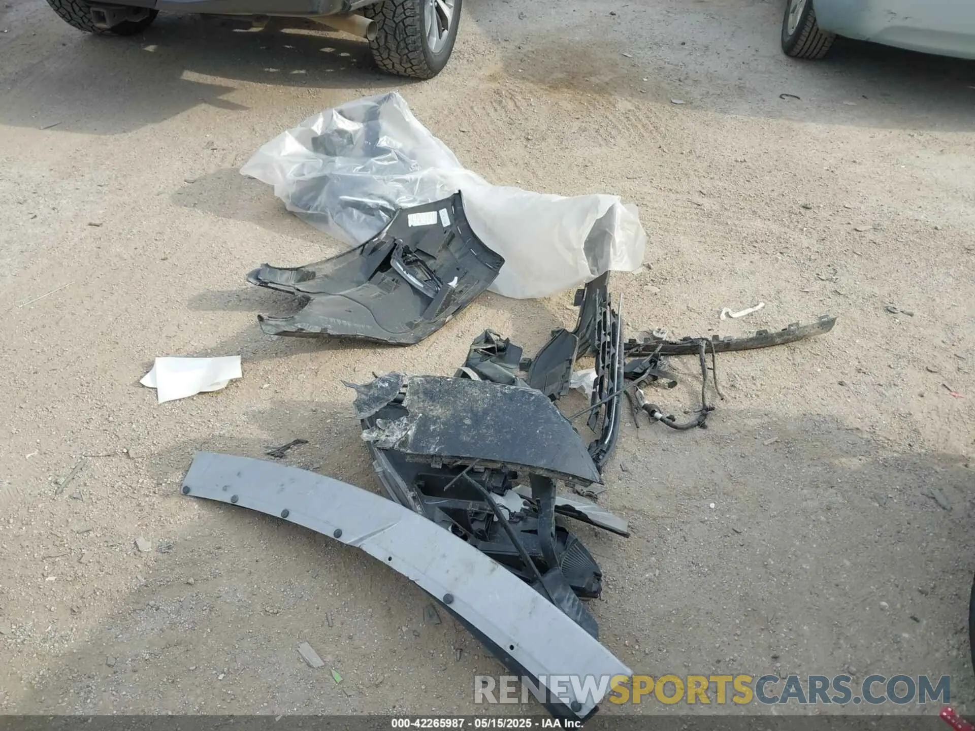 11 Photograph of a damaged car 1FMCU0H69NUB37900 FORD ESCAPE 2022