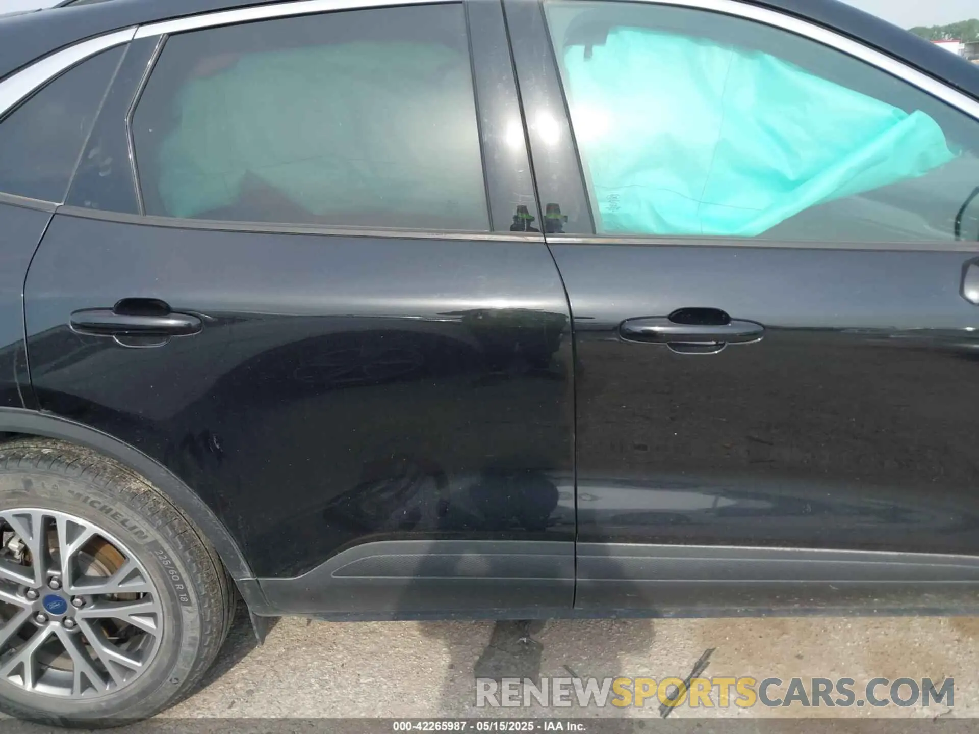 13 Photograph of a damaged car 1FMCU0H69NUB37900 FORD ESCAPE 2022